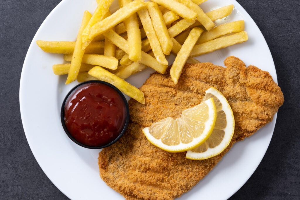 Klassisch pommes mit Schnitzel